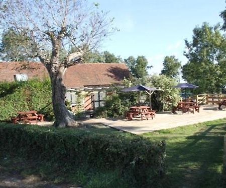 هيلنغلي The May Garland Inn المظهر الخارجي الصورة