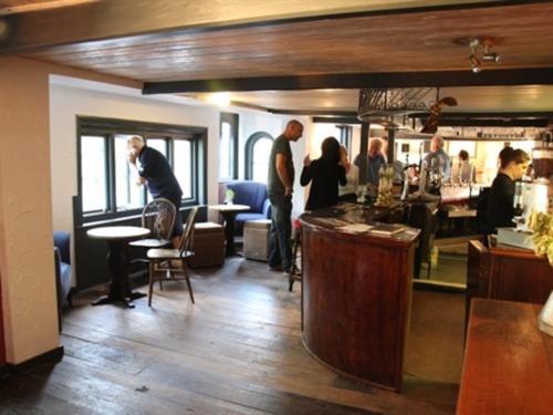 هيلنغلي The May Garland Inn المظهر الخارجي الصورة
