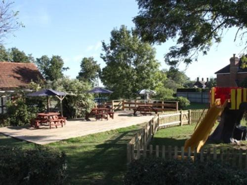 هيلنغلي The May Garland Inn المظهر الخارجي الصورة