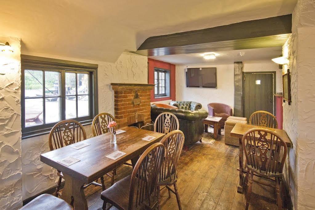 هيلنغلي The May Garland Inn المظهر الخارجي الصورة