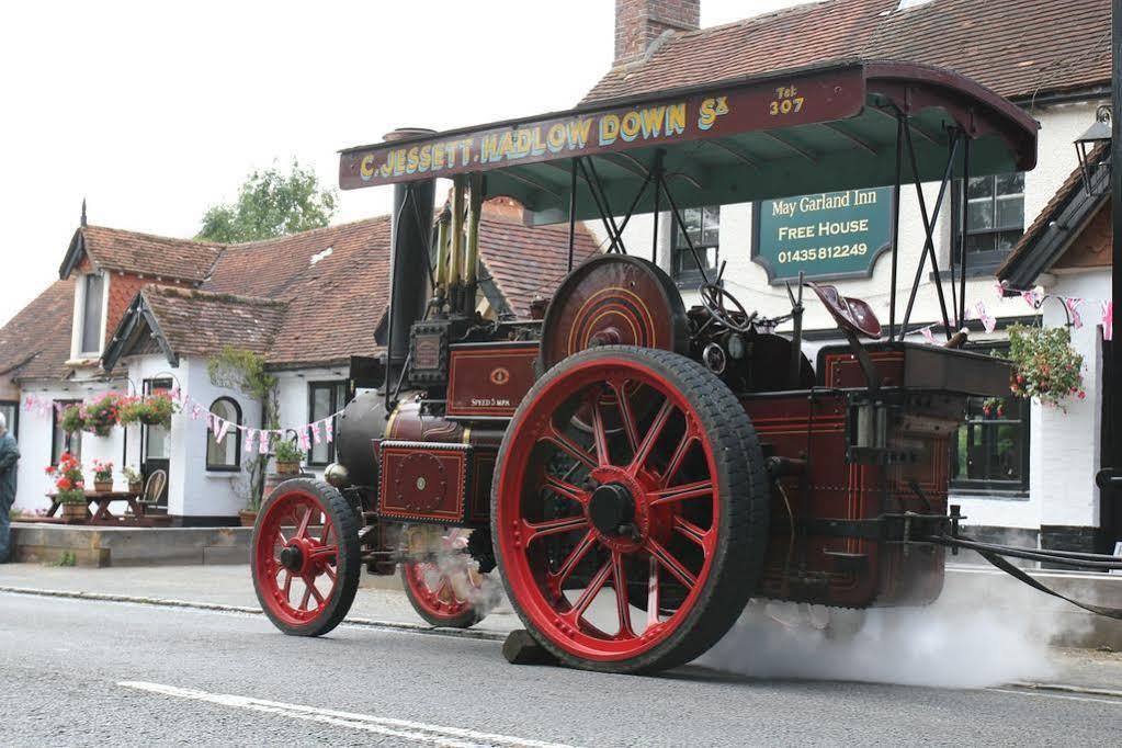 هيلنغلي The May Garland Inn المظهر الخارجي الصورة